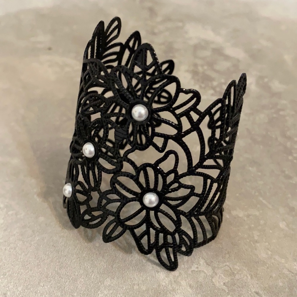 Floral pattern cuff bracelet